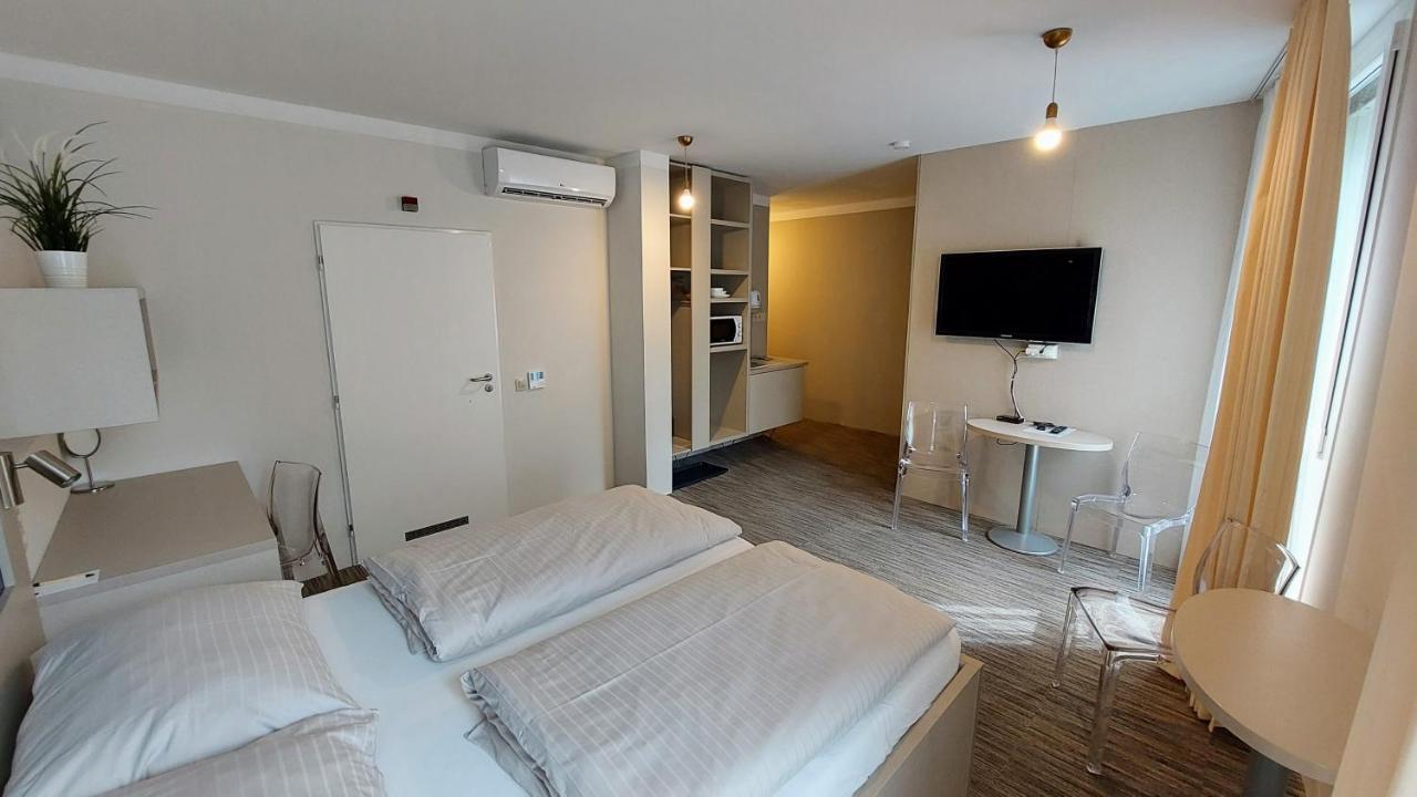 Smarthotel Nezvalova Archa ออลอโมตซ์ ภายนอก รูปภาพ