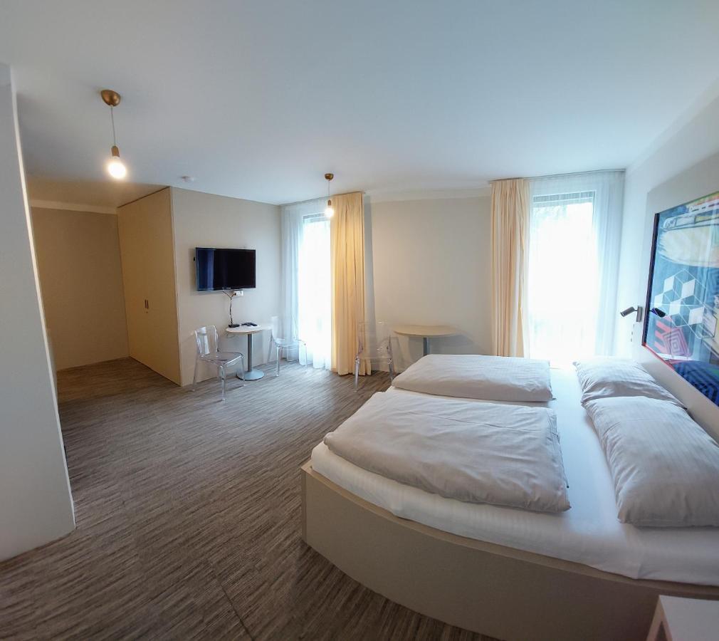 Smarthotel Nezvalova Archa ออลอโมตซ์ ภายนอก รูปภาพ