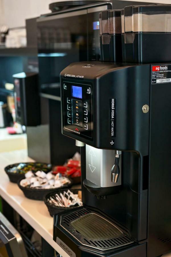 Smarthotel Nezvalova Archa ออลอโมตซ์ ภายนอก รูปภาพ