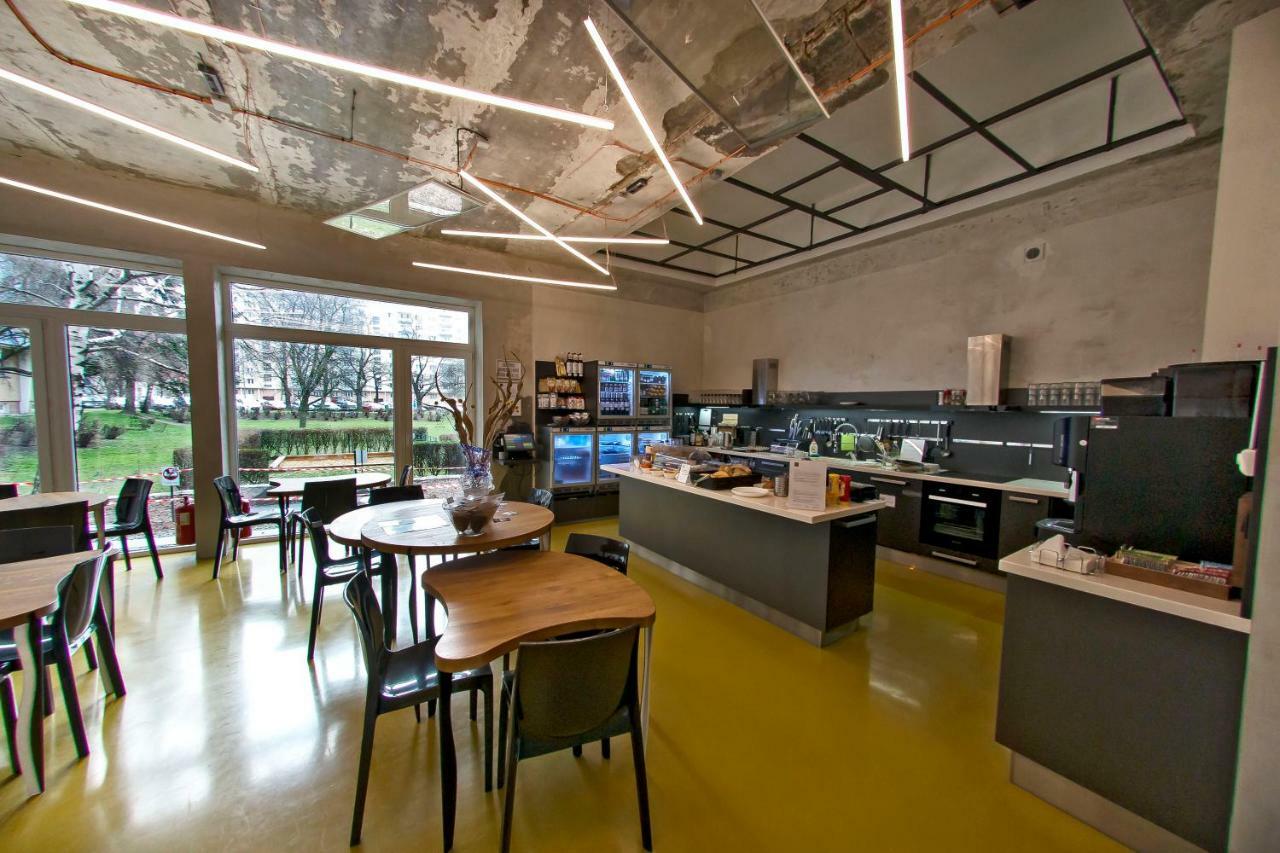 Smarthotel Nezvalova Archa ออลอโมตซ์ ภายนอก รูปภาพ